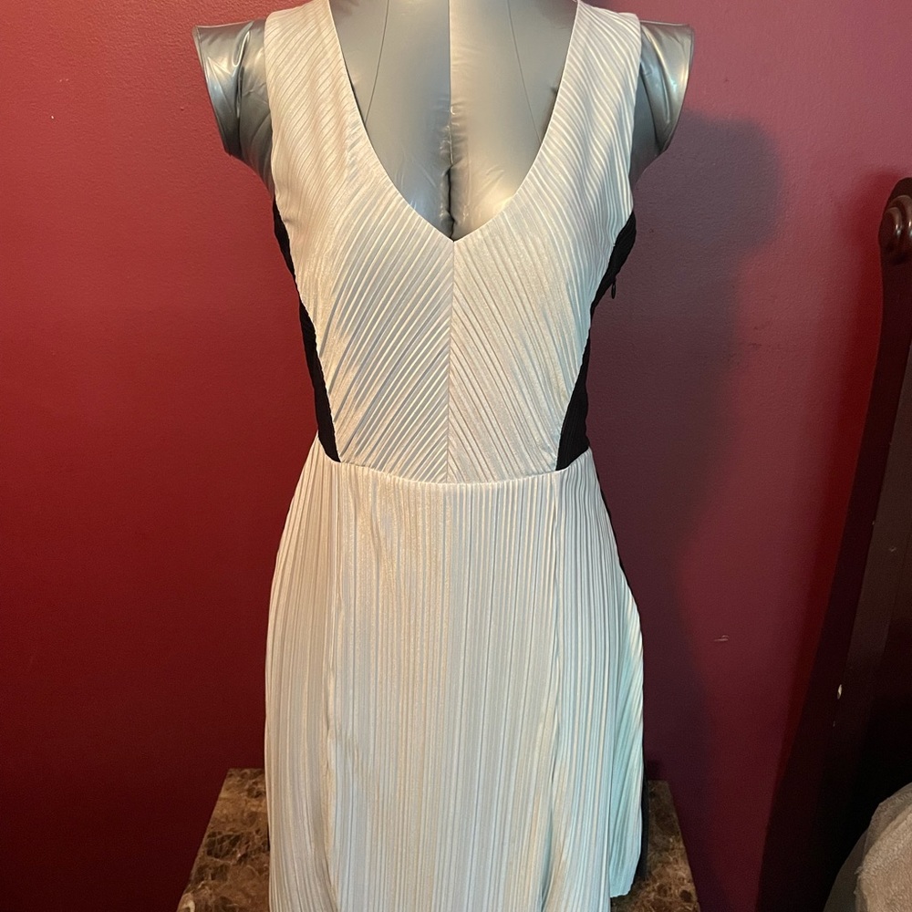 Armani Exchange A|X S/P Black & Off White V-Neck Strapless Knee Length Dress